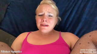 Stepsister Добива Првиот Анален и да Cum во нејзиниот Голем Газ / Кој SexySpunkyGirl