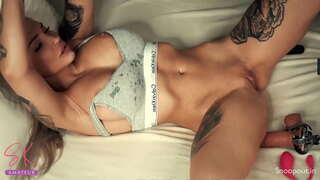 סקסי בחורה רוסית להתיז על מצלמת רשת