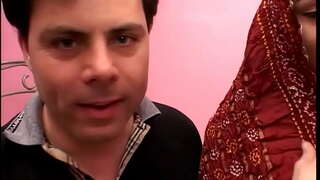 Tinn Guy fucks ann an Làithean-saora na h-innseachan Bhean airson an t-Airgead-ealain mhaisich Slut