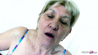 غاية الجدة القديمة غابي الجنس مع الوحش الديك الشاب