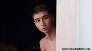 Jong Seks Partye - Kyk hoe hulle as hulle gaan absoluut wild ry sy gesig en piel