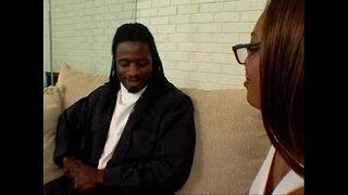 Возбужденная Әнием Джанет Жакме