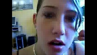 Kaayo nindot nga bata nga babaye swollows