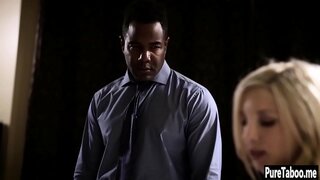 Sexy babe saugt grousse haarder schwaarze Schwanz