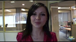 کیر کوچک ارائه می دهد در الاغ او را با لذت