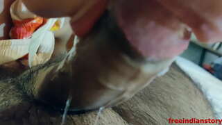 Desi indescher gf ginn bj zu Hirem bf zu engem Hotelzimmer mat kloer Stëmm hindi